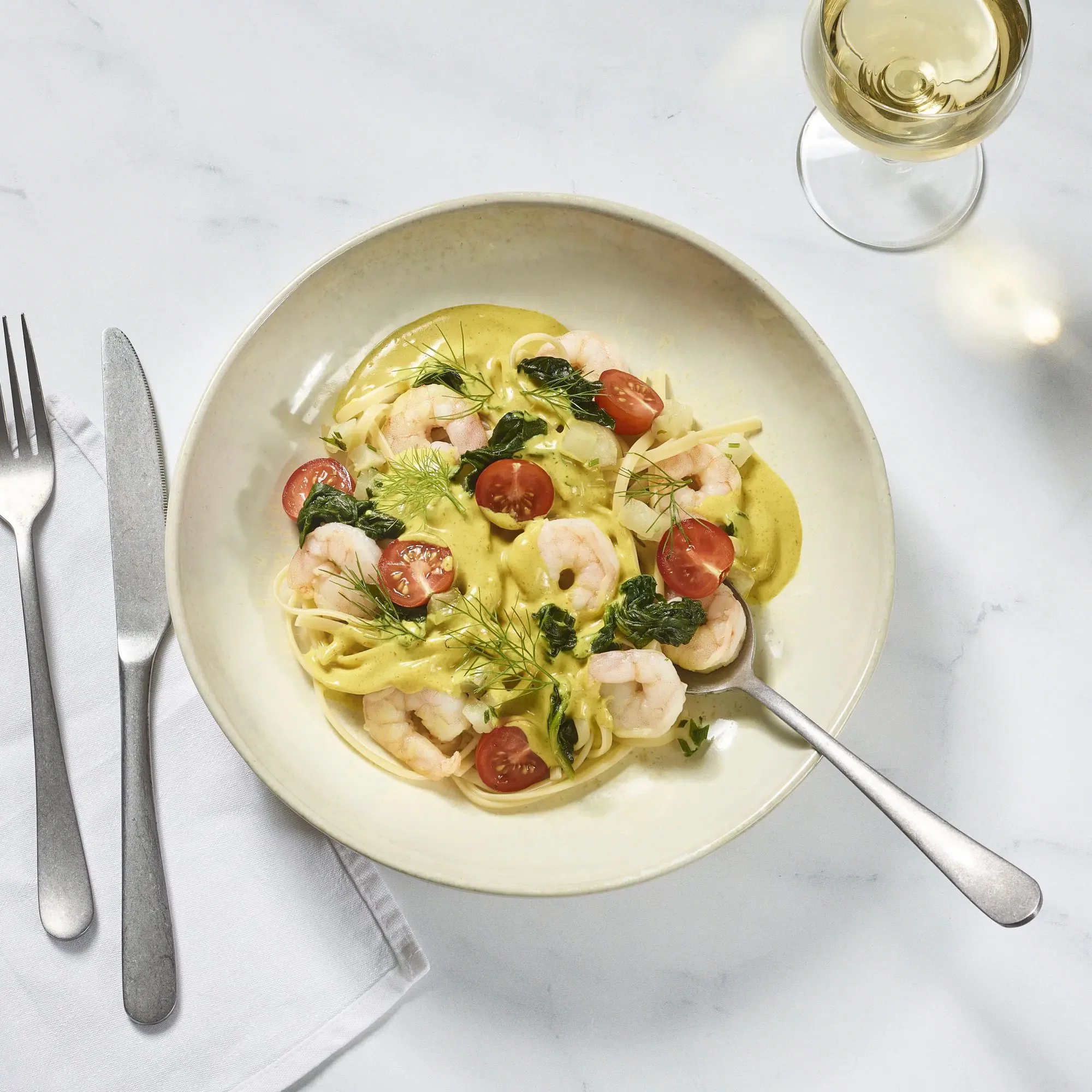 DELI MEAL LINGUINE SCAMPI GELE CURRY + KERSTTOMAATJES